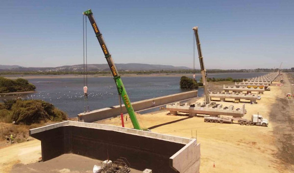 Puente Industrial: comienzan a instalar primeras vigas en el viaducto.